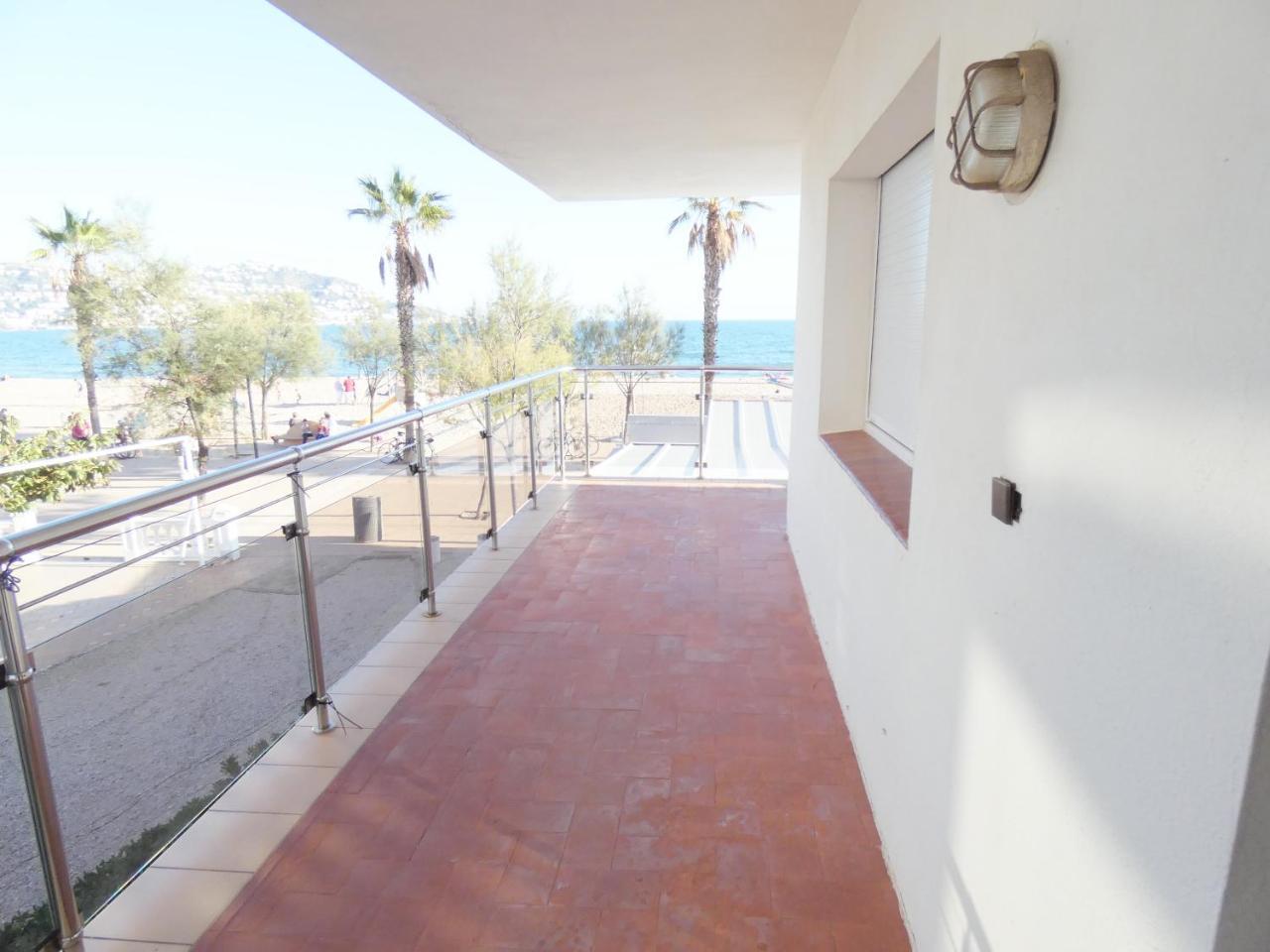 Europa 18 Apartment Roses Exterior foto